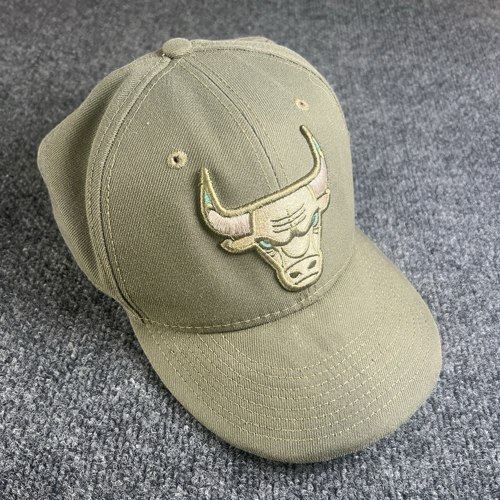 Chicago Bulls Olive Green 59FIFTY Fitted Hat 7 5/8‎ New Era NBA Cap